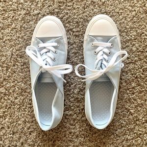 Size 8 blue converse